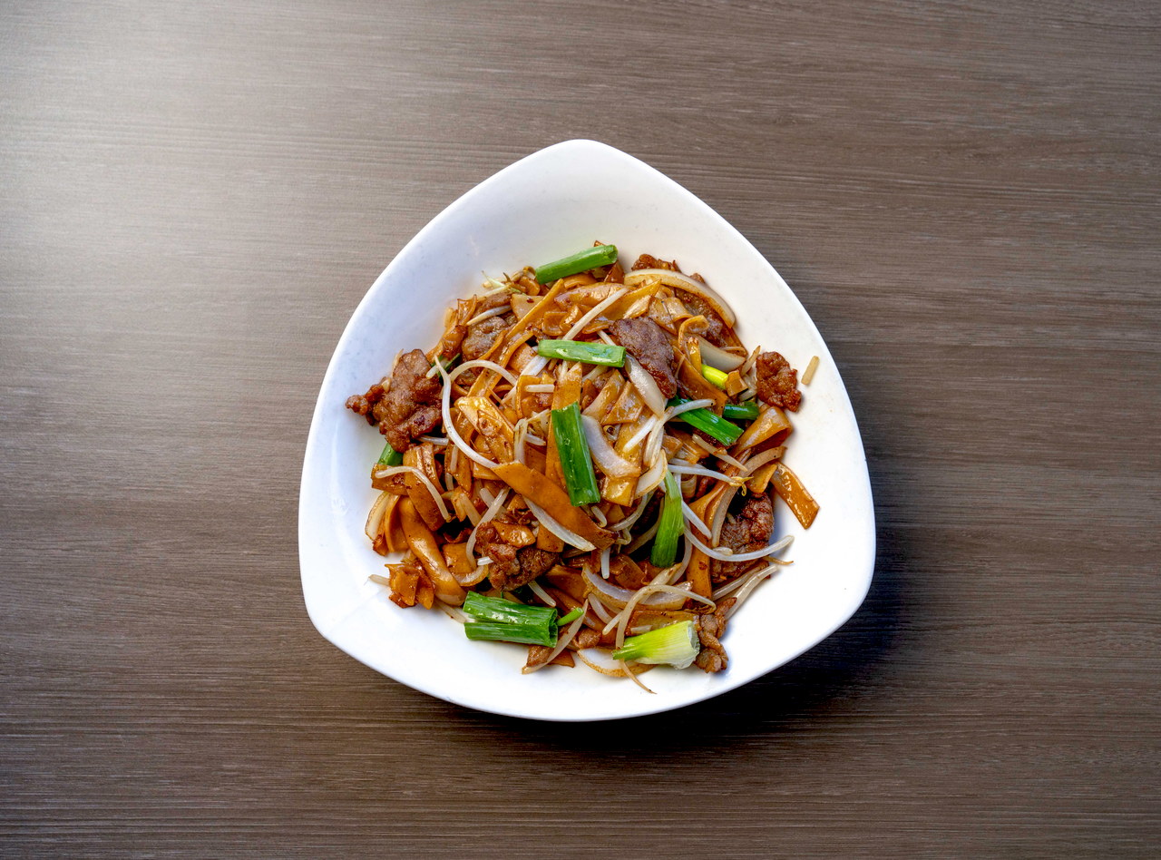 Fried Rice Noodles with Beef by Chef James Zhou